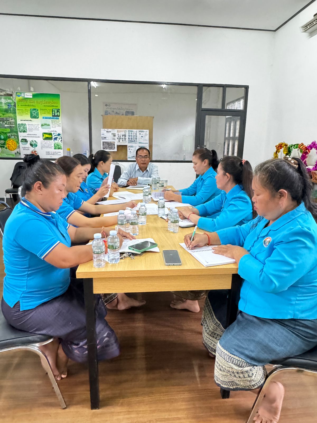 ກອງປະຊຸມການປະເມີນຜົນຈັດຕັ້ງປະຕິບັດຂໍ້ແຂ່ງຂັນ 3 ດີ ຂອງສະຫະພັນແມ່ຍິງລາວ ໜ່ວຍສູນຄົ້ນຄວ້າພືດຜັກ ແລະ ໄມ້ໃຫ້ໝາກ ປະຈຳປີ 2024