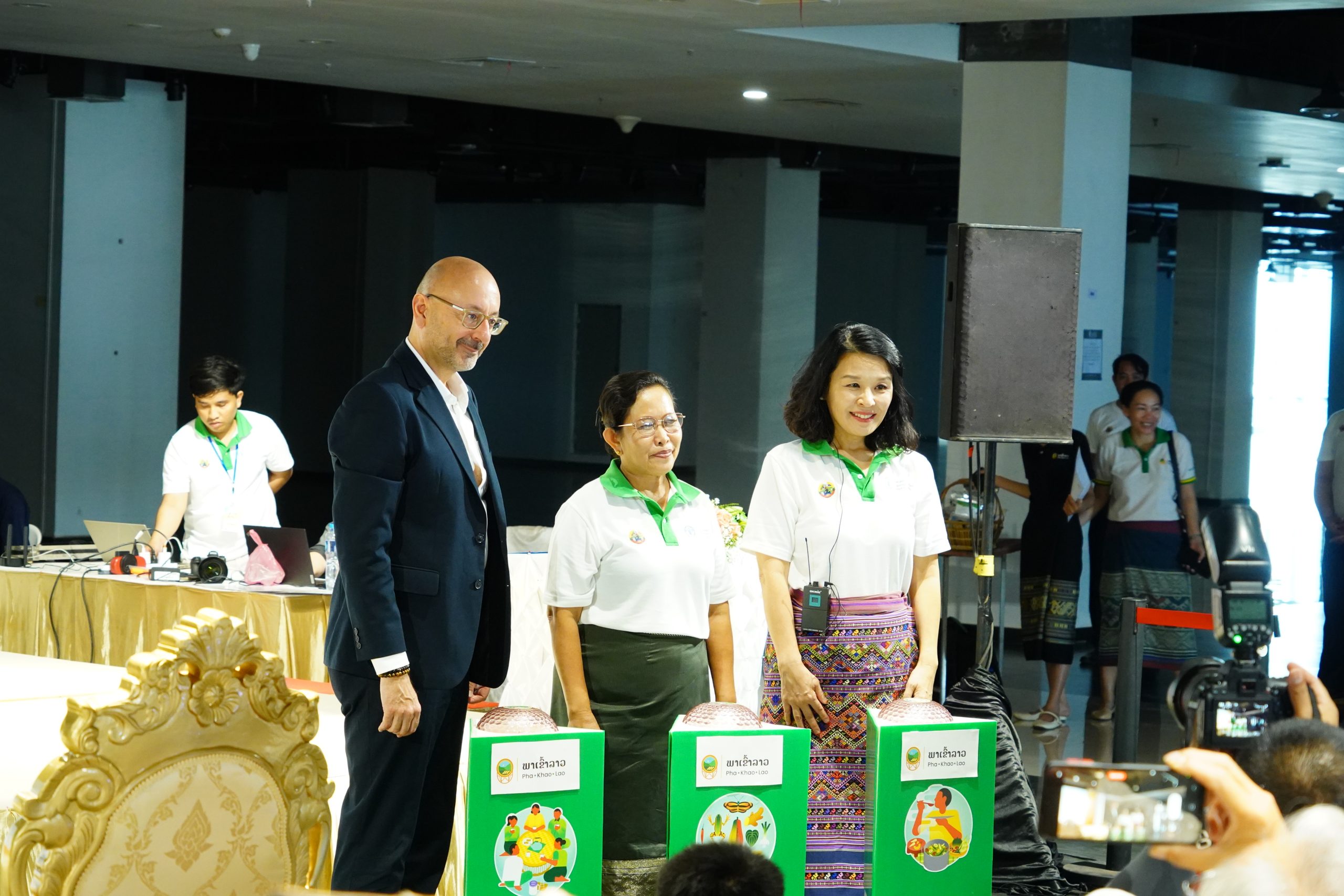 ພິທີ ເປີດນໍາໃຊ້ຖານຂໍ້ມູນໃໝ່“ລະບົບຖານຂໍ້ມູນຄວາມຮູ້ທາງດ້ານຊີວະນາໆພັນ ກະສິກຳລາວ ຫຼື ພາເຂົ້າລາວ ( Pha khao Lao)”