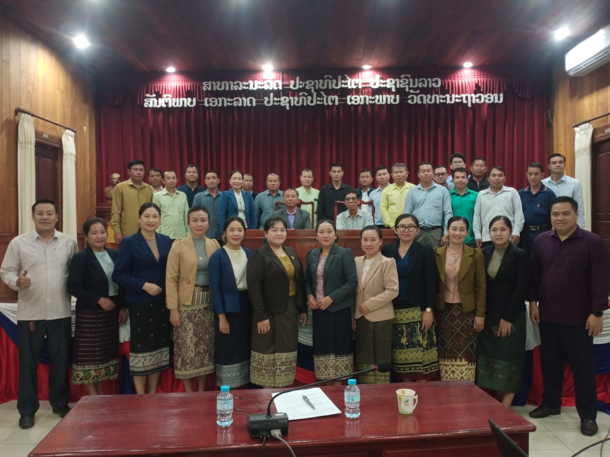 ກອງປະຊຸມຝຶກອົບຮົມການປະຕິບັດເຕັກນິກ ( CSA) ແລະ ການນຳໃຊ້ຊຸດເຄື່ອງມື ( Tool kits ) ສຳຫຼັບການປູກເຂົ້າ, ພືດກະສິກຳເປັນສິນຄ້າ ແລະ ການລ້ຽງສັດ ທີ່ມີທ່າແຮງຂອງເມືອງເປົ້າໝາຍຂອງໂຄງການສ້າງລະບົບທາງເລືອກດ້ານເຕັກນິກກະສິກຳທີ່ສາມາດປັບຕົວເຂົ້າກັບການປ່ຽນແປງດິນຟ້າອາກາດໃນເຂດເນີນສູງ ຂອງ ສປປ ລາວ