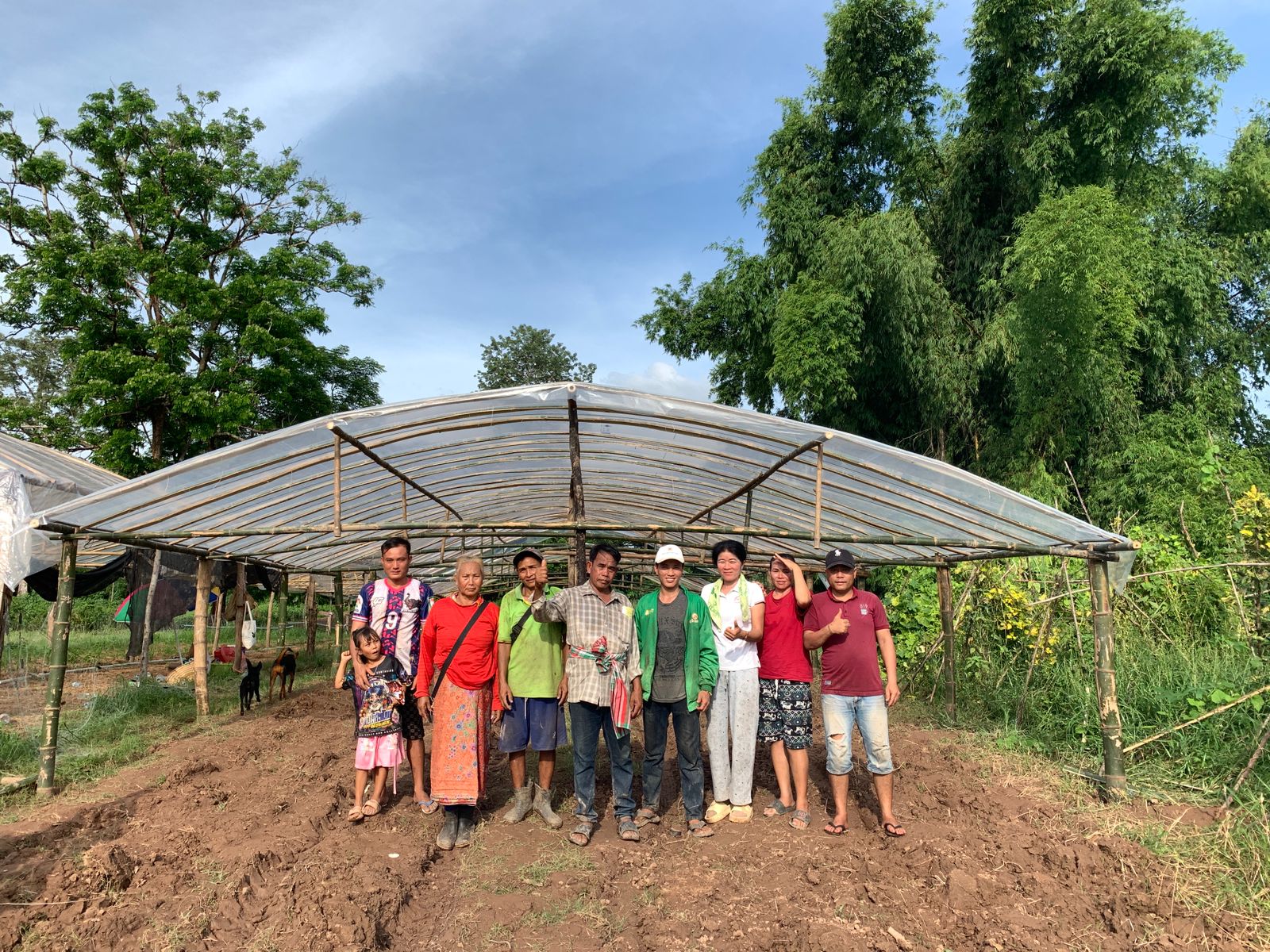 ການສາທິດເຕັກນິກການປຸກສ້າງເຮືອນຮົ່ມສໍາລັບປູກພືດຜັກ ຊ່ວງລະດູຝົນ ເພື່ອເພິ່ມລາຍຮັບໃຫ້ແກ່ຊາວກະສິກອນ