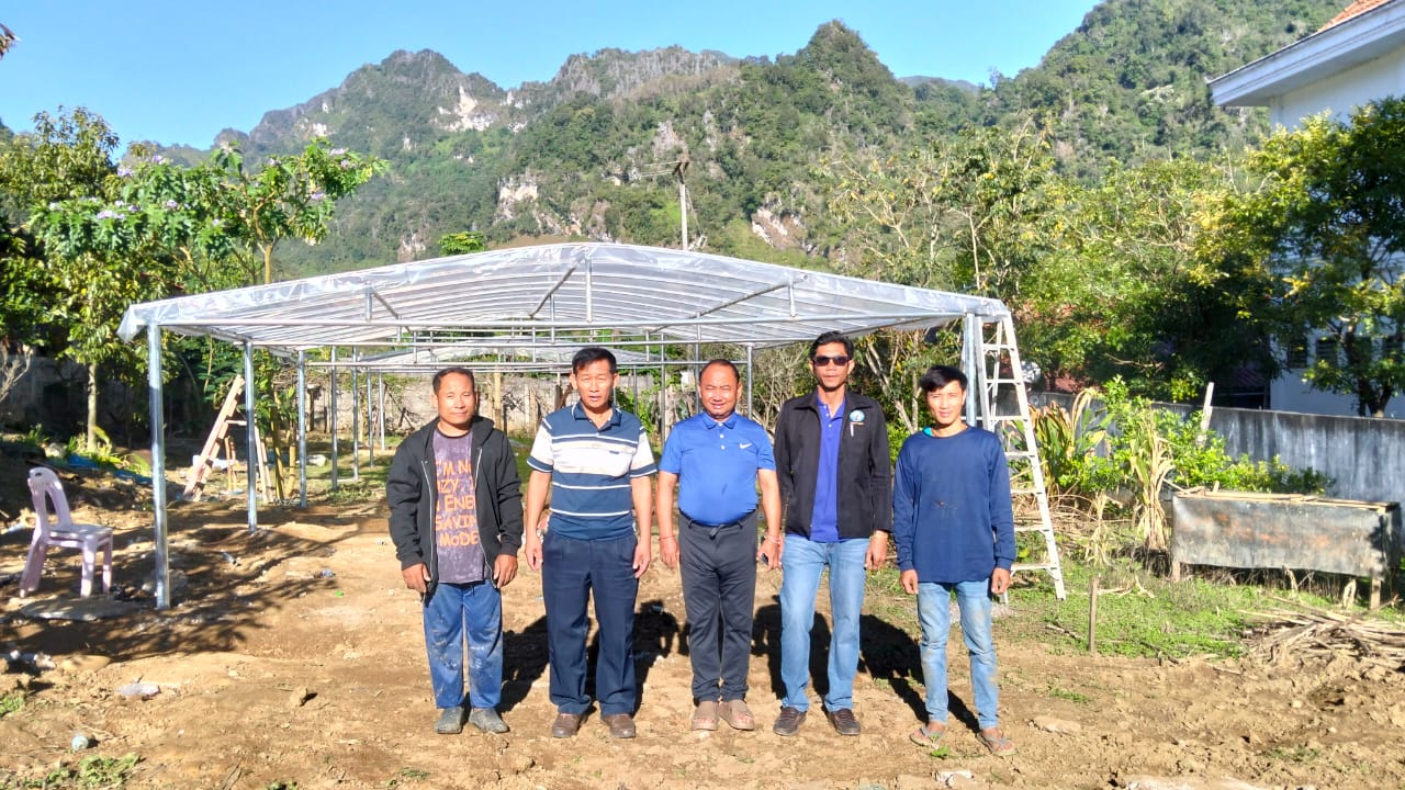 ການສາທິດເຕັກນິກການປຸກສ້າງເຮືອນຮົ່ມສໍາລັບກ້າເບ້ຍ ແລະ ຂະຫຍາຍແນວພັນດອກໄມ້ເມືອງໜາວ ຢູ່ແຂວງ ໄຊສົມບູນ