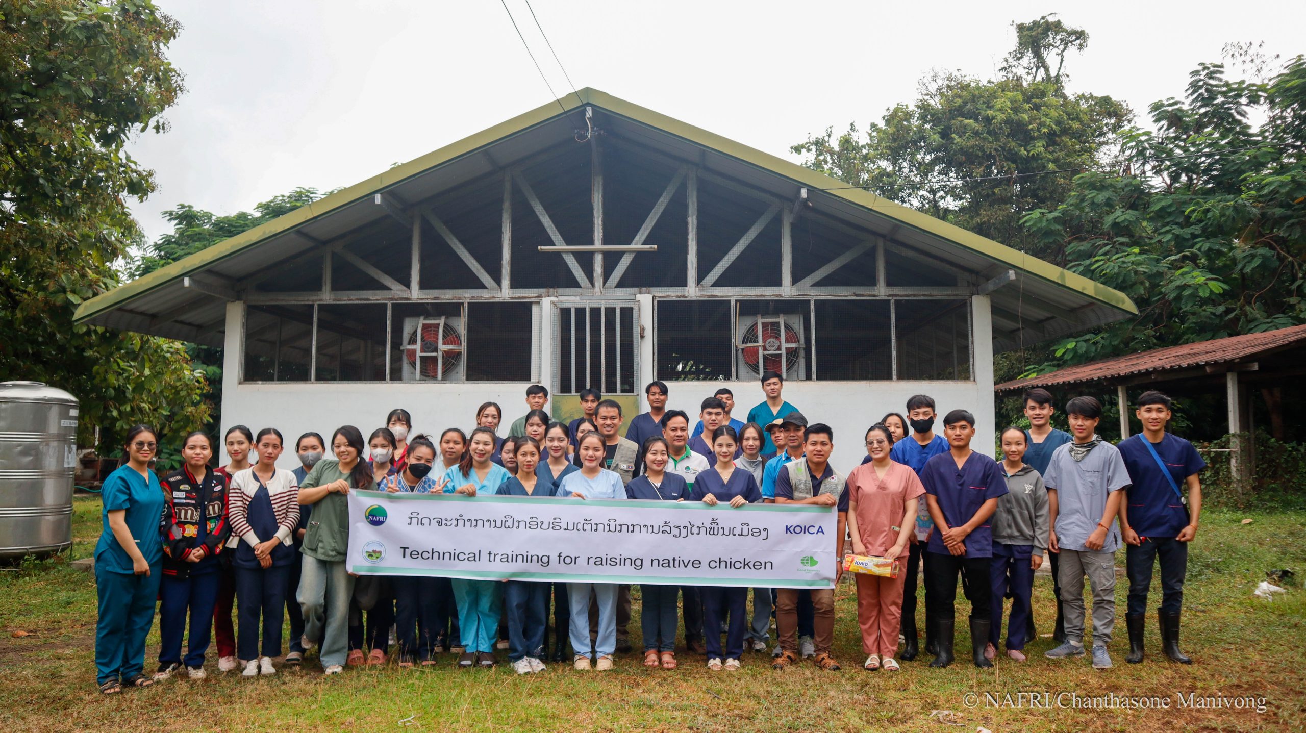 ກຸ່ມວຽກຄົ້ນຄວ້າການລ້ຽງສັດປີກ ຈັດກິດຈະກຳຝຶກອົບຮົມການສັກວັກຊິນປ້ອງກັນພະຍາດສັດປີກ