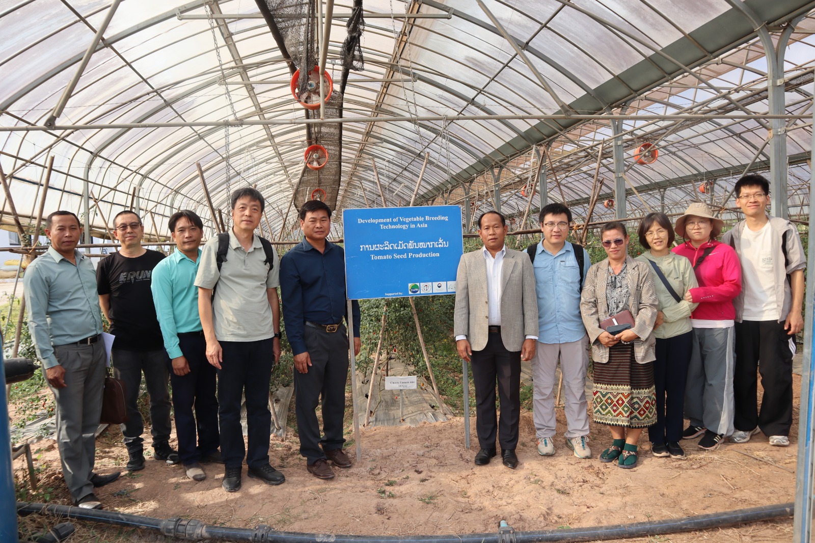 ການຢ້ຽມຢາມສູນຄົ້ນຄວ້າພືດຜັກ ແລະ ໄມ້ໃຫ້ໝາກ ຂອງກົມປູກຝັງ ແລະ ທີມງານນັກຊ່ຽວຊານຈາກ ສປ ຈີນ